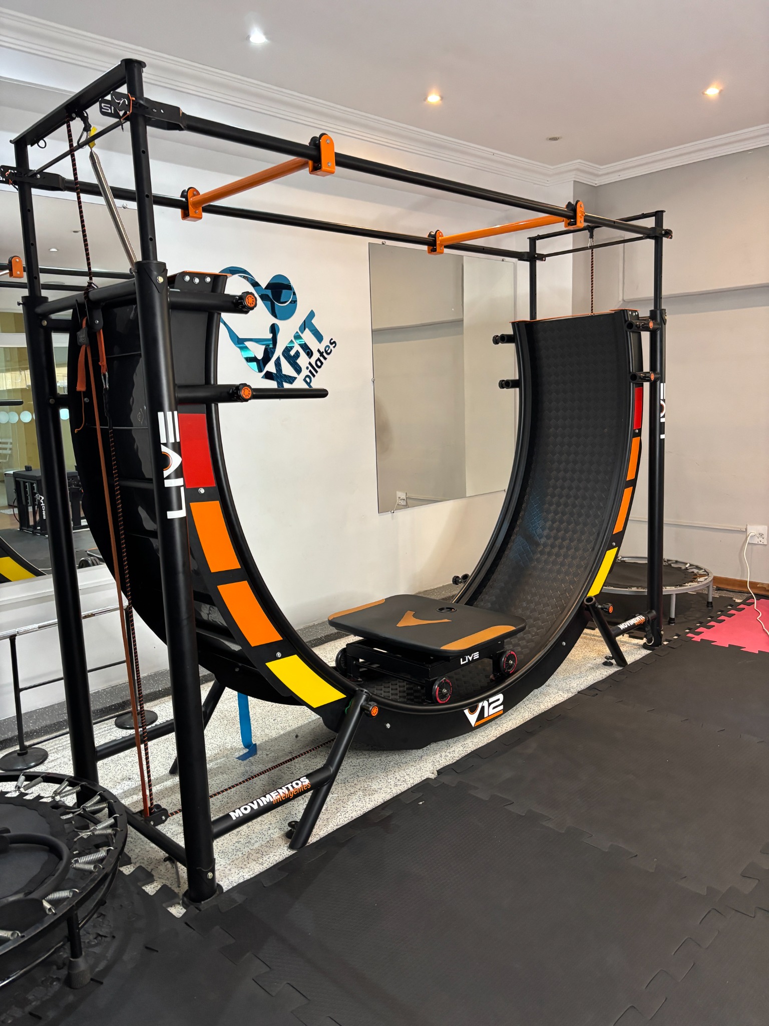 Aparelho V12 na XFIT